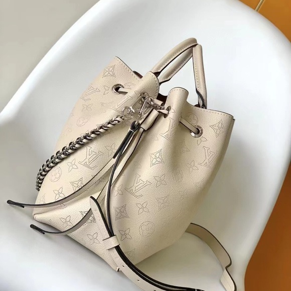 🆕️️️Louis Vuitton🆕️️️ Women's Classic
Tote Bag - Picture 2 of 9